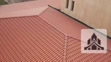 تركيب القرميد في مكة – أسقف عصرية بجودة عالية وعزل حراري فعّال