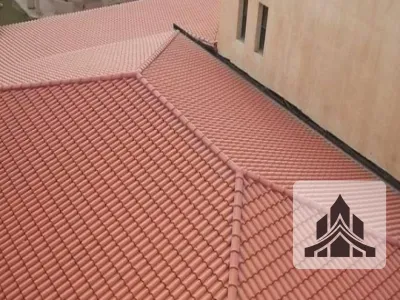 تركيب القرميد في مكة – أسقف عصرية بجودة عالية وعزل حراري فعّال