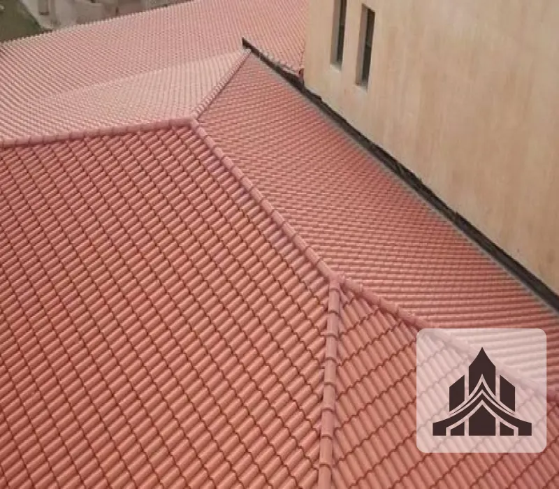 تركيب القرميد في مكة – أسقف عصرية بجودة عالية وعزل حراري فعّال