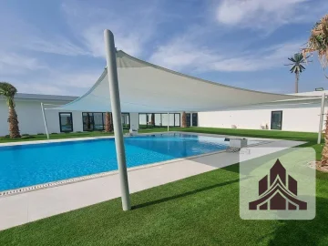 مظلات مسابح