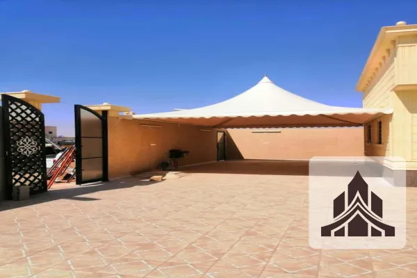 مظلات هرمية بتصميم أنيق