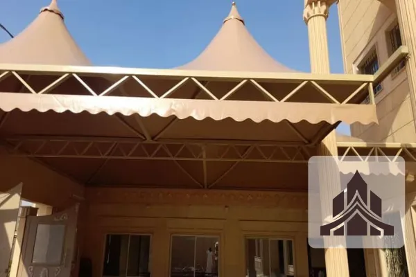 مظلات هرمية حديثة وعملية