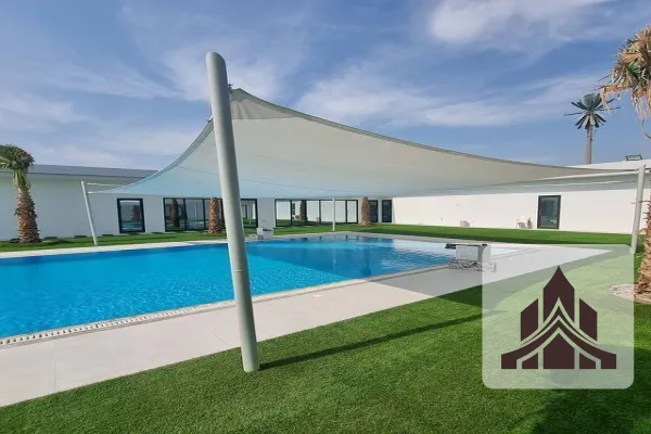 مظلات مسابح ثابتة ومتحركة