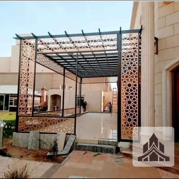 برجولات خشبية عالية الجودة مصممة لتوفير الظل والجمال لحديقتك