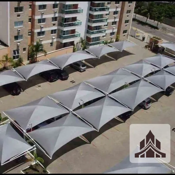 مظلة مصمّمة خصيصًا لمواقف سيارات موظفي أو زوار الشركات