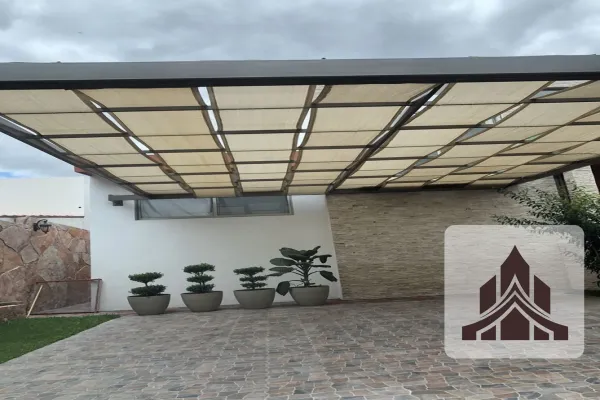 مظلات سيارات توفر حماية كاملة